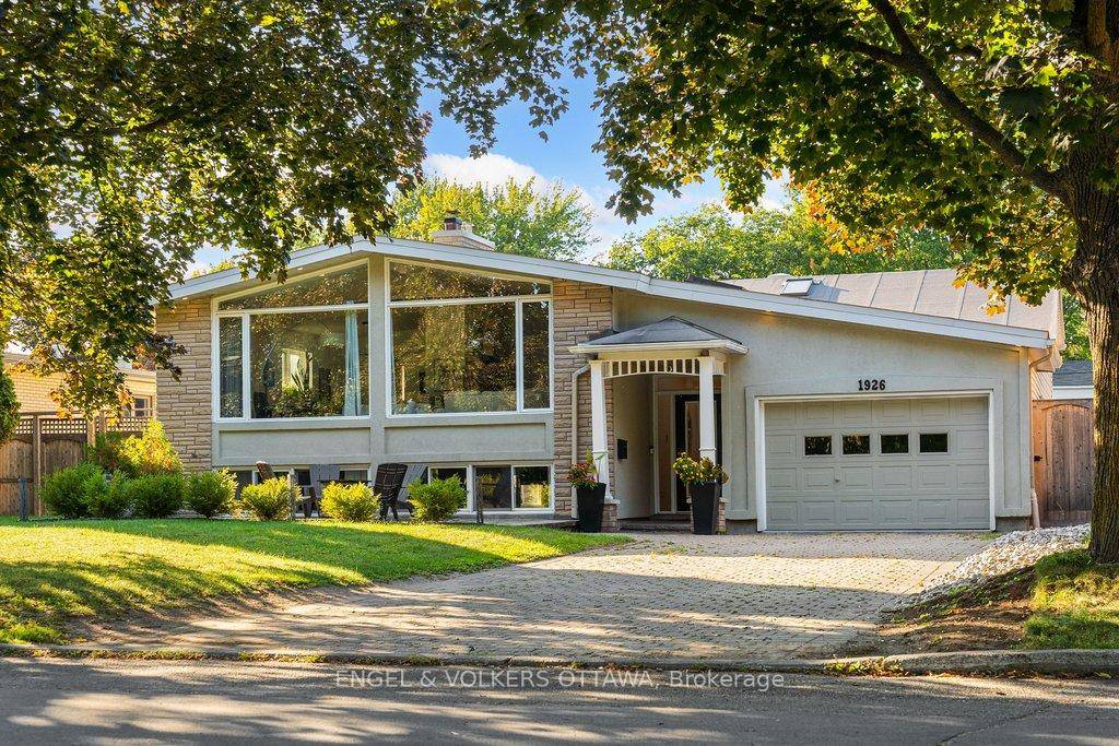 1926 Rideau Garden Drive presents a rare opportunity in the highly sought after Rideau Gardens community.
