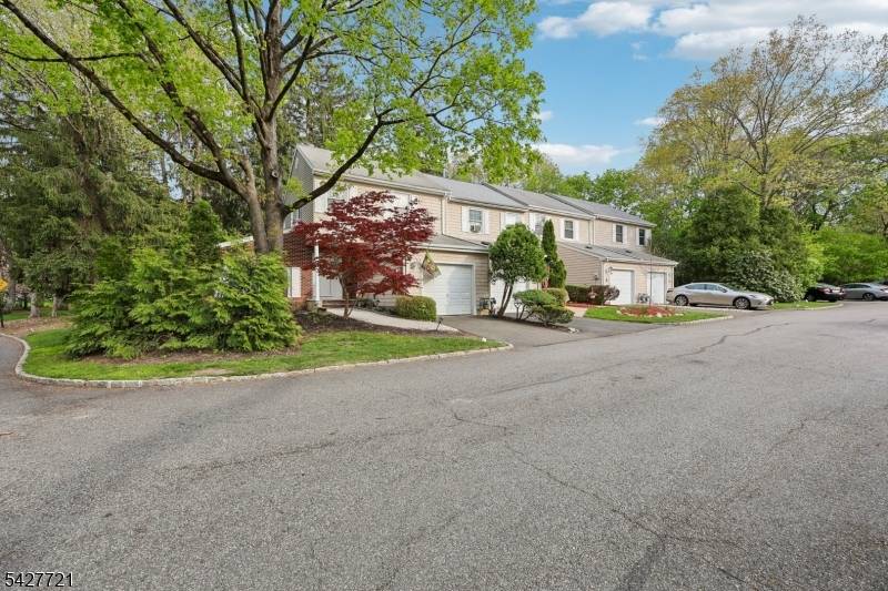 Welcome to this beautifully maintained 2 bedroom, 2.