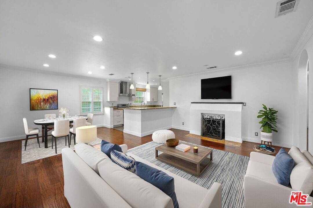 1126  S Bundy Dr 4BR Brentwood La