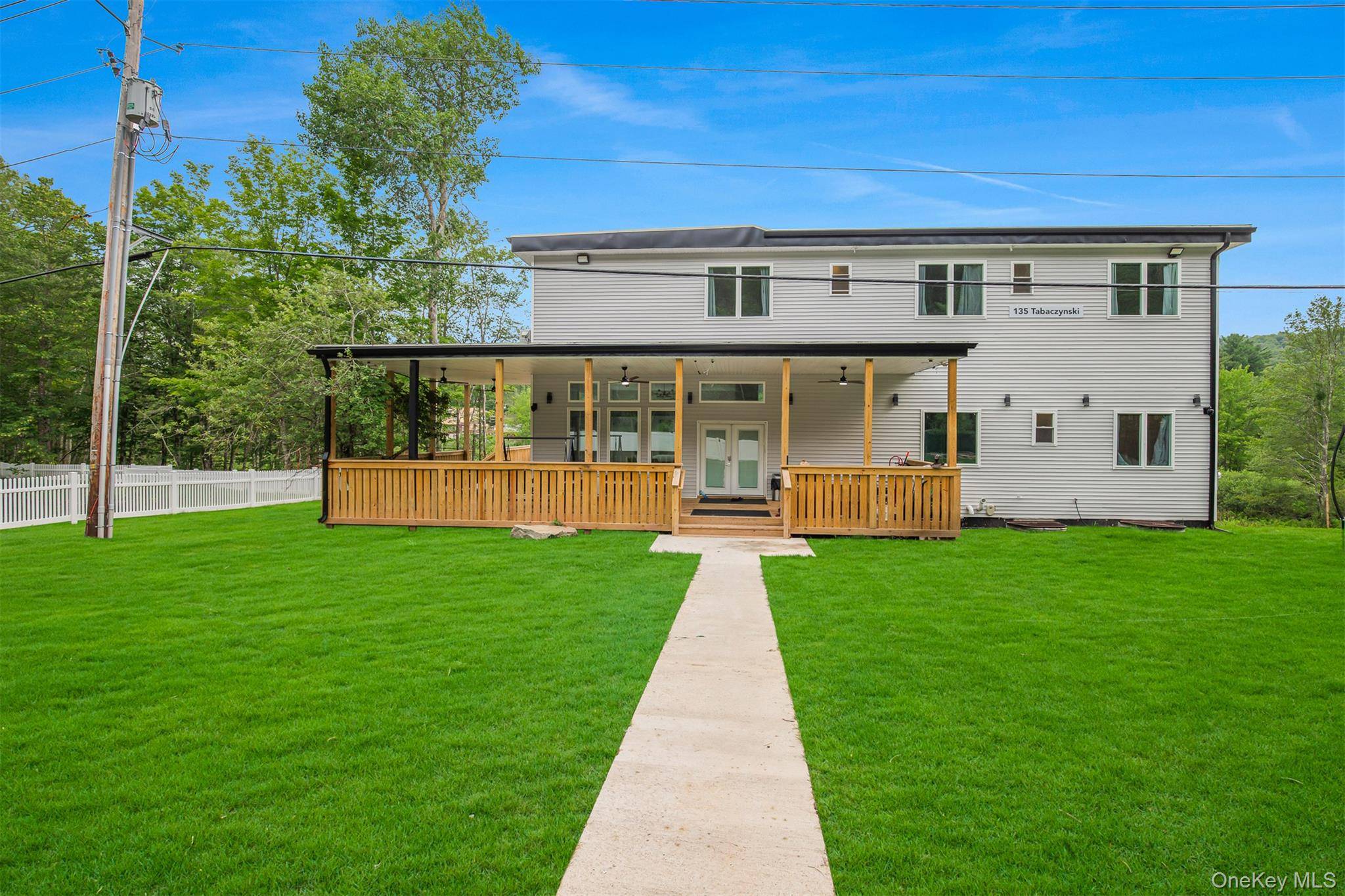 Welcome to 135 Tabaczynski Road, an extraordinary property offering over 6, 500 sq.