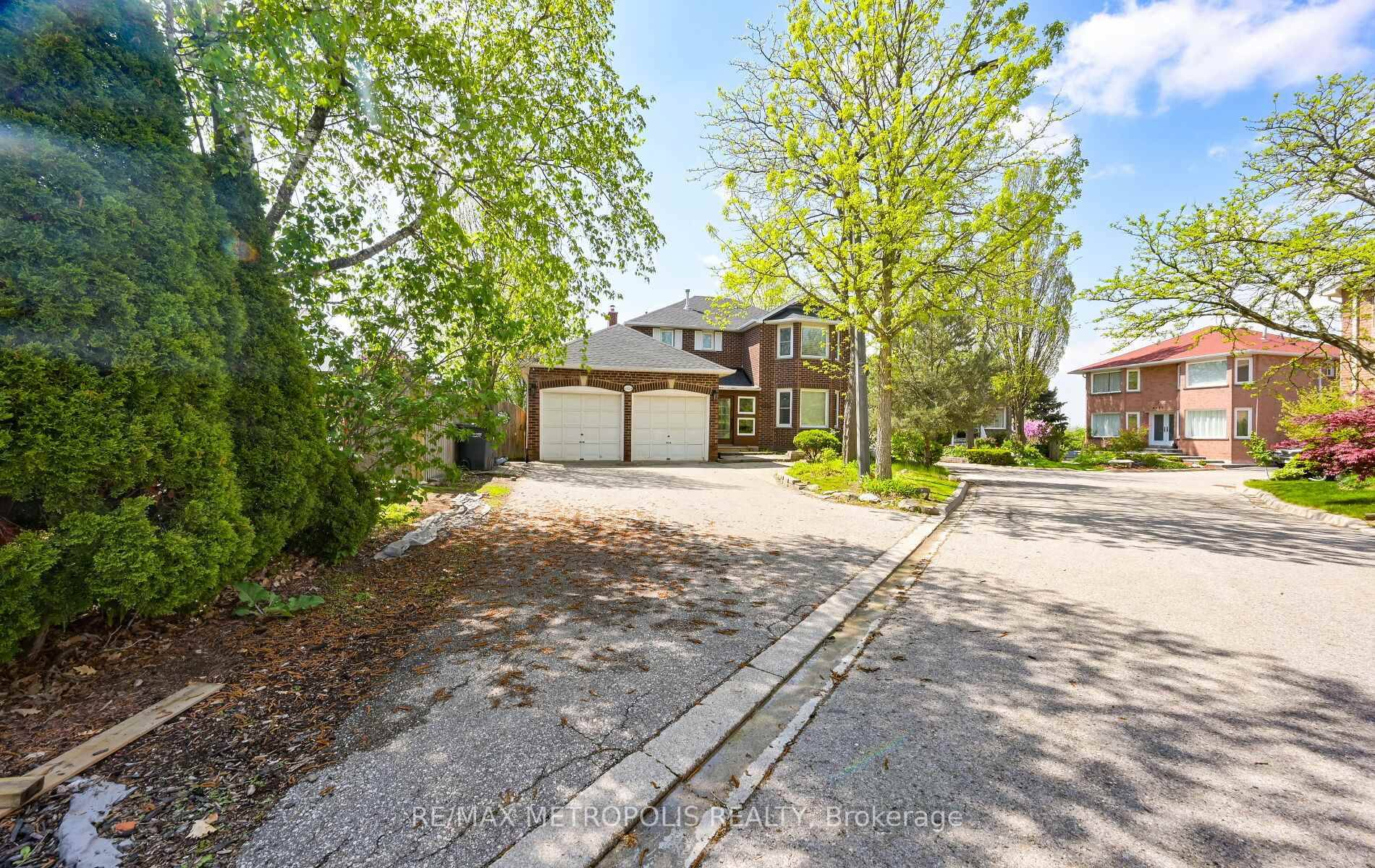 Welcome To 6524 Snow Goose Lane A Fully Upgraded Family Home In A Desirable Neighbourhood !
