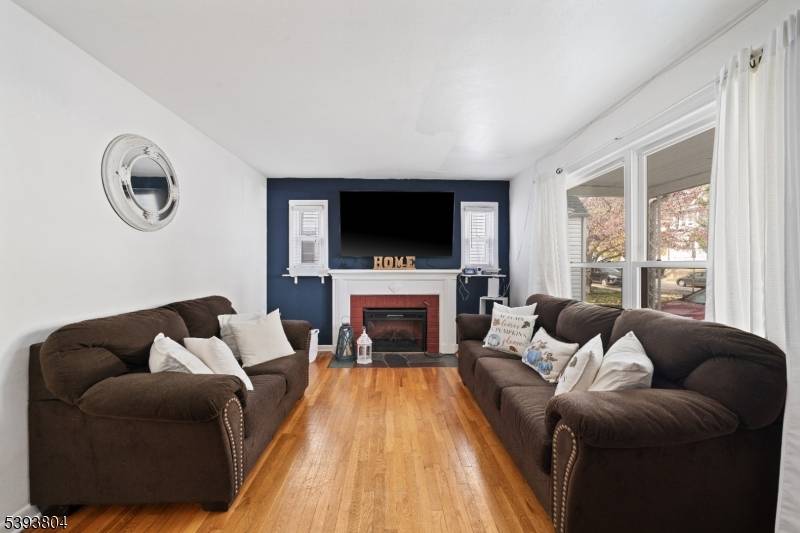 Charming Cape Cod in the Delawanna section of Clifton !