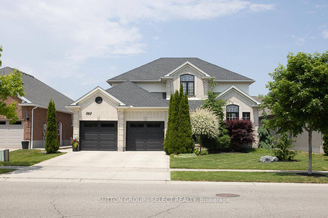 Welcome to 382 Plane Tree Drive a meticulously maintained 4 bedroom, 3 bathroom family home nestled in the sought after Sunningdale neighbourhood.