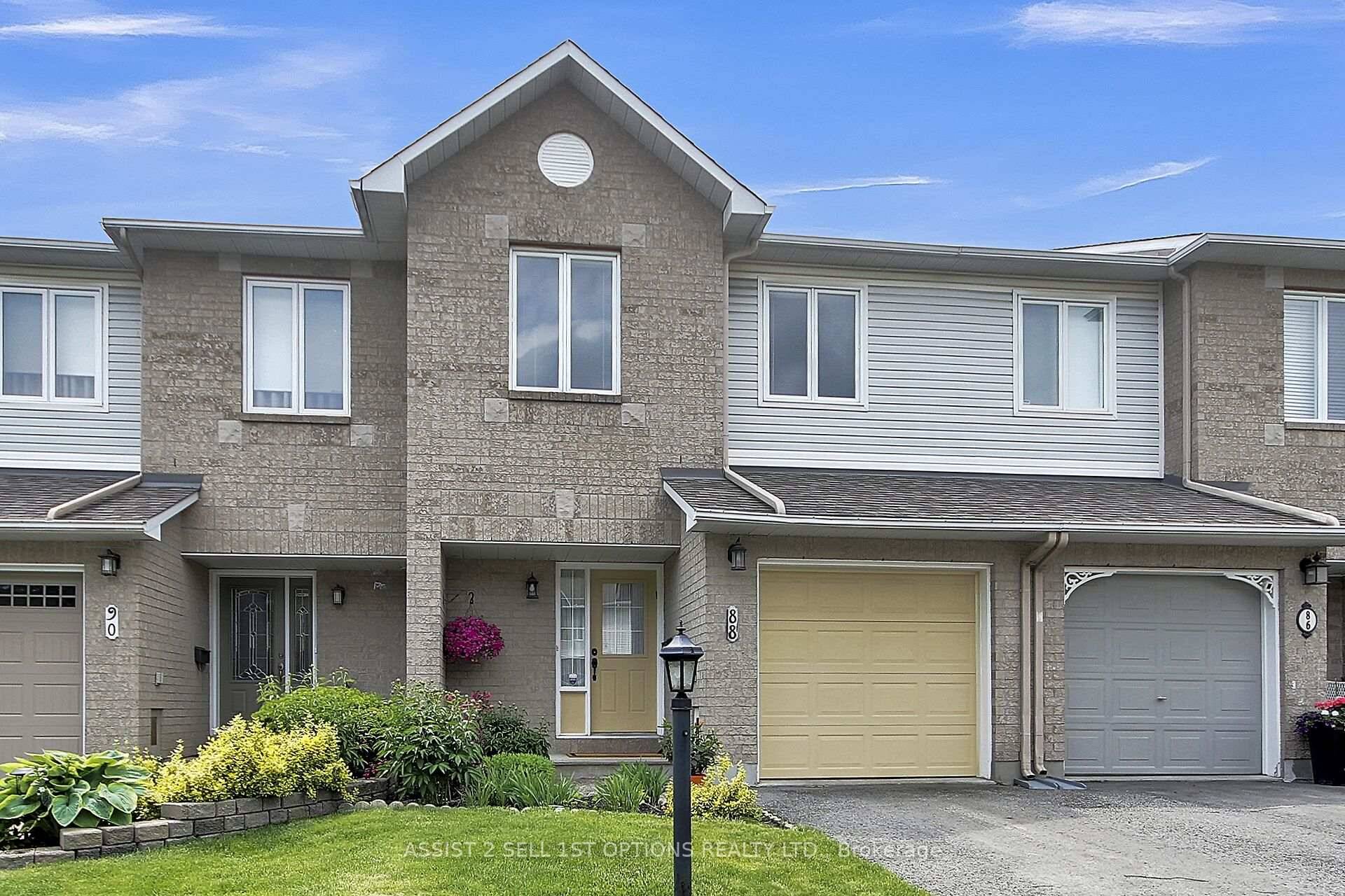 Welcome to 88 Covington Place A beautifully maintained executive townhome in the sought after community of Centrepointe !