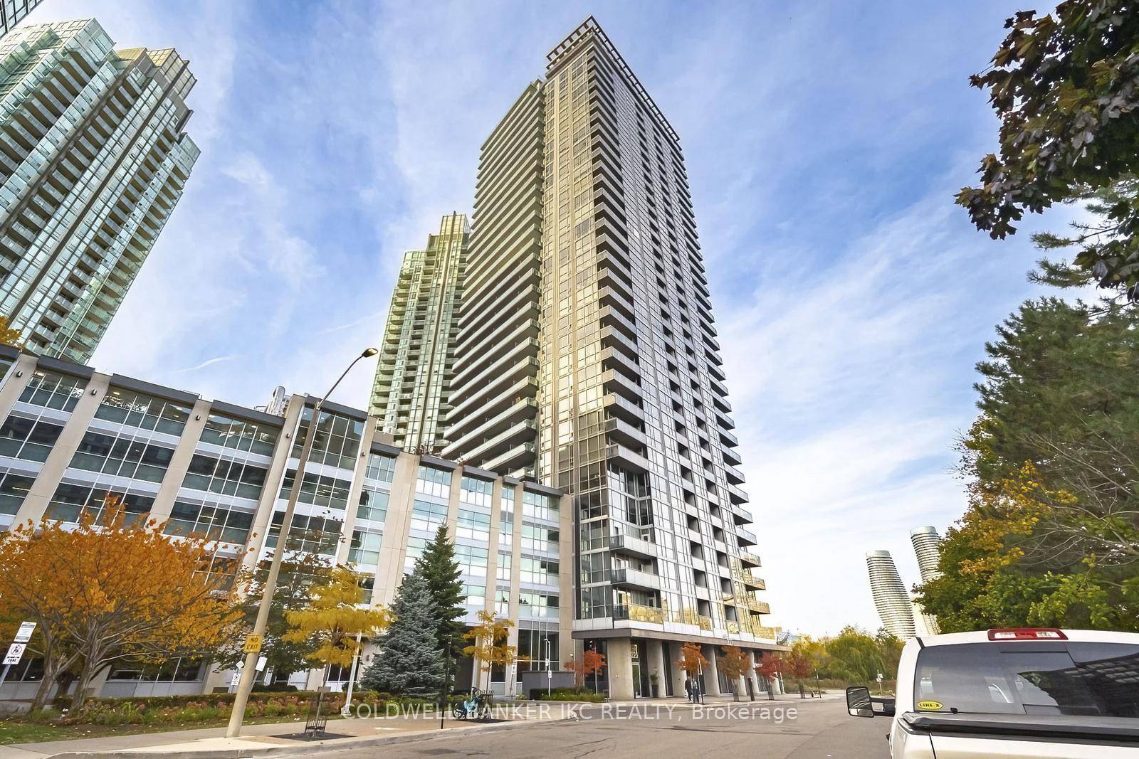 Don't miss this opportunity to lease a stunning 2 bedroom, 2 bathroom corner unit in the highly coveted Onyx building, right across from SquareOne !