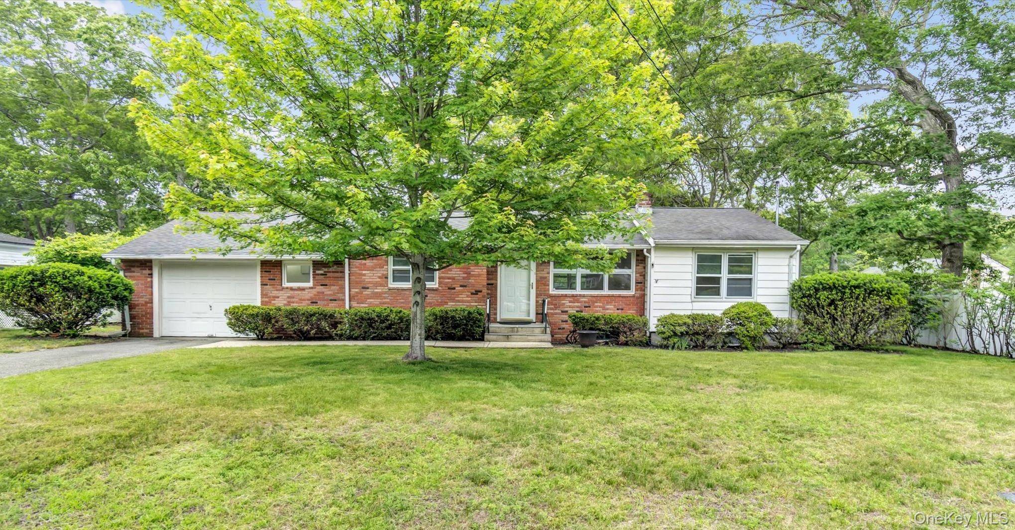 Charming 3 Bedroom Ranch Near Ocean Beaches !