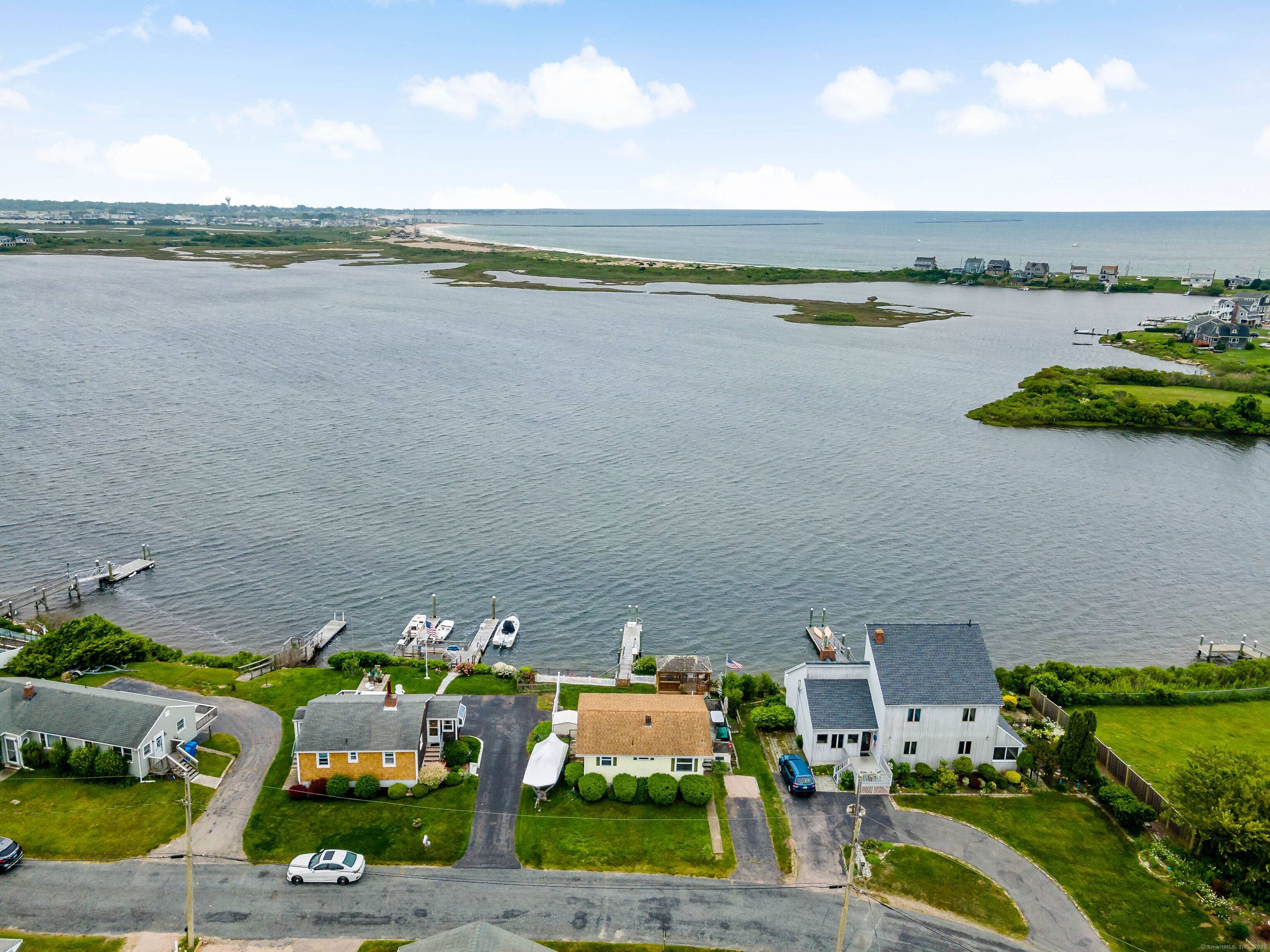 This home is a BOATER'S DELIGHT !