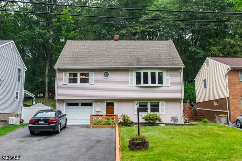 Fantastic opportunity in choice residential setting in quiet location with little traffic.