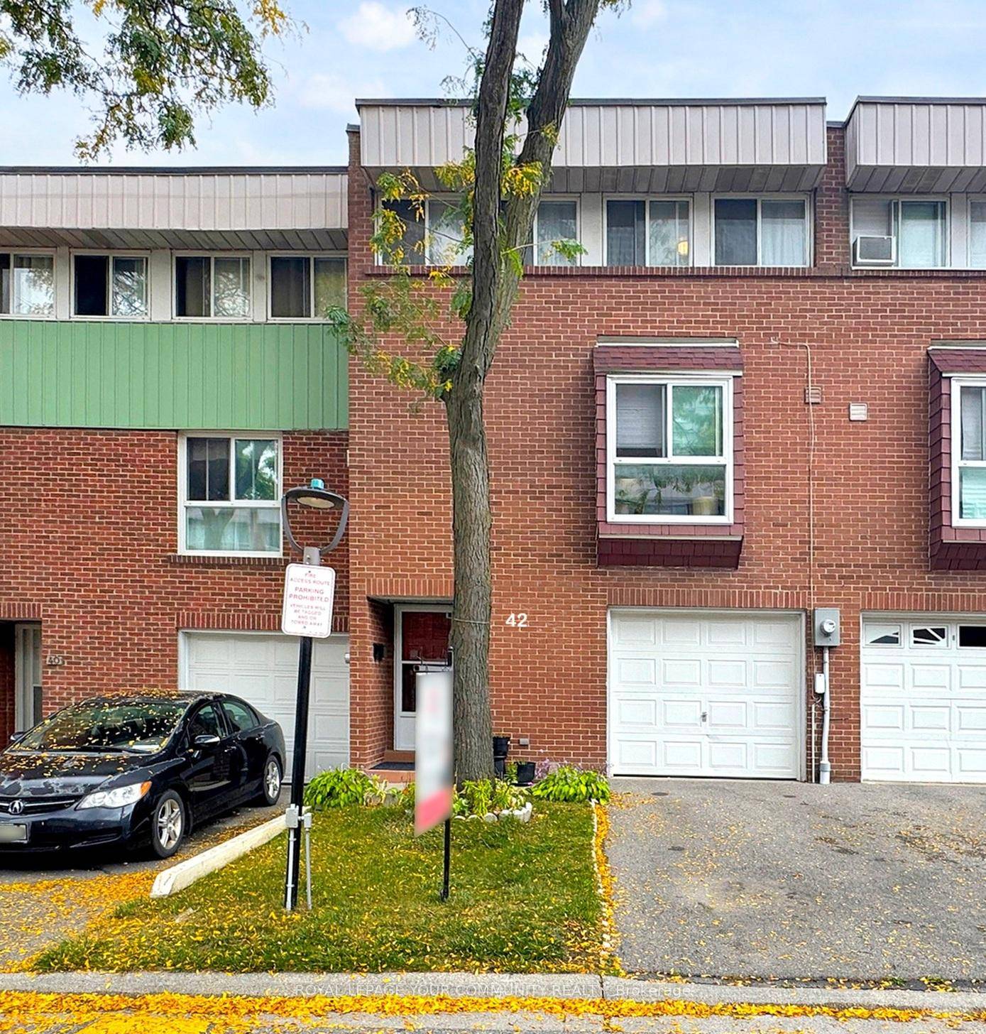 Beautifully maintained 4 bedroom townhouse featuring an exceptional layout, perfect for a large family.
