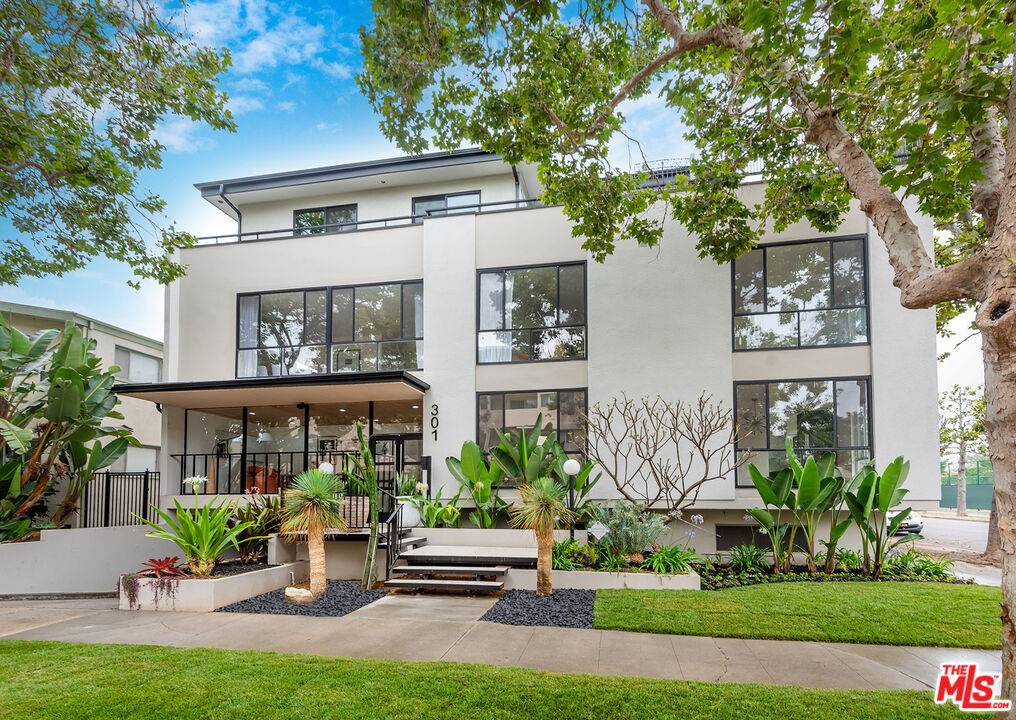 301  S Rexford Dr 2BR Beverly Hills La