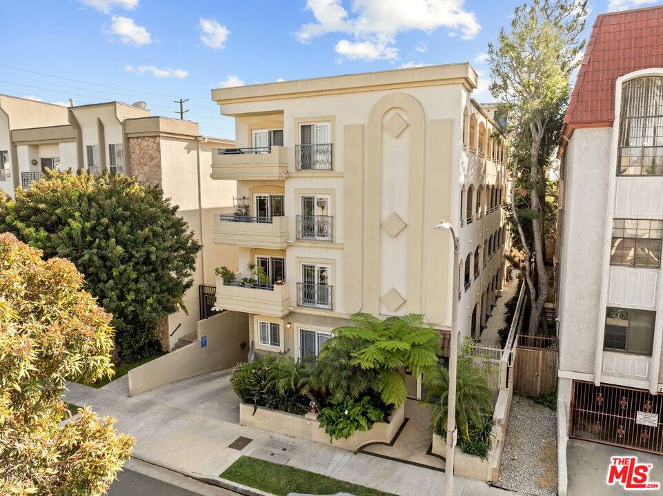 2045 S Bentley Ave 3.0 LA