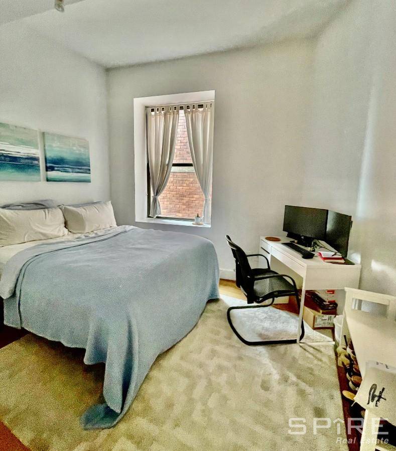 High Floor True 2 bedroom Big Living Room apartment with great city views in a wonderful full service condo building.