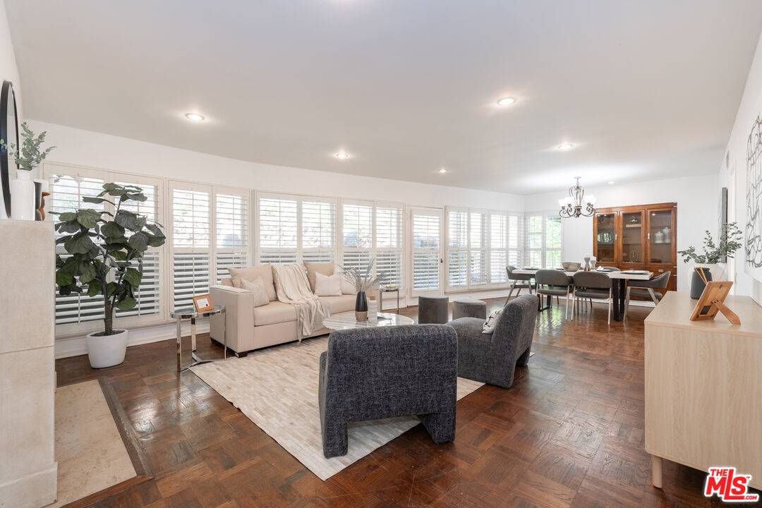 2559  HUTTON DR 3BR Beverly Hills Post Office | B.H.P.O. La