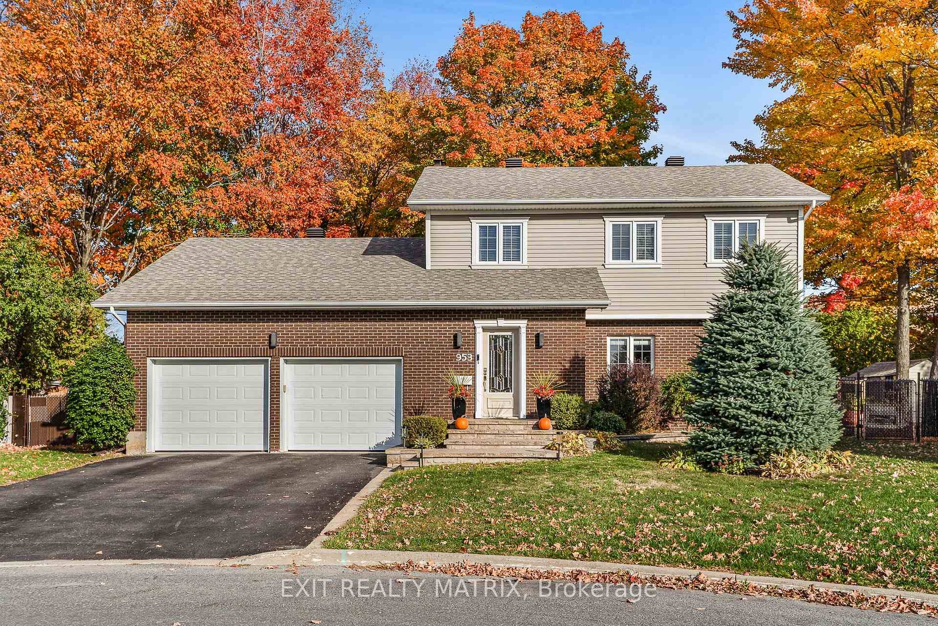 Spectacular Executive Home in a Quiet Cul de Sac.