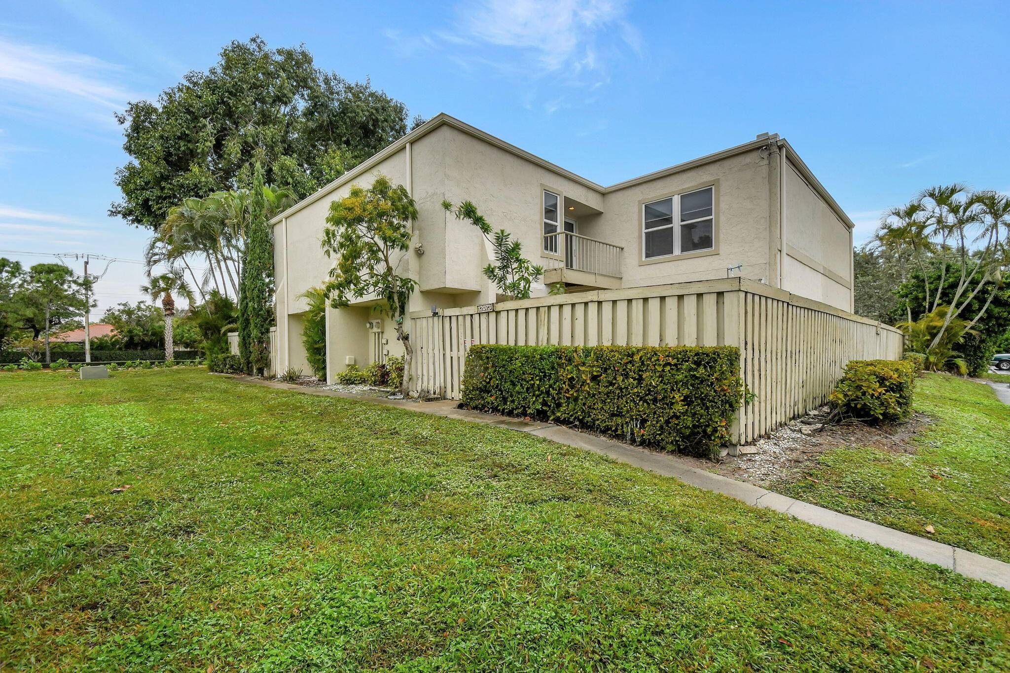 Great Wellington Starter home or Equestrian option.