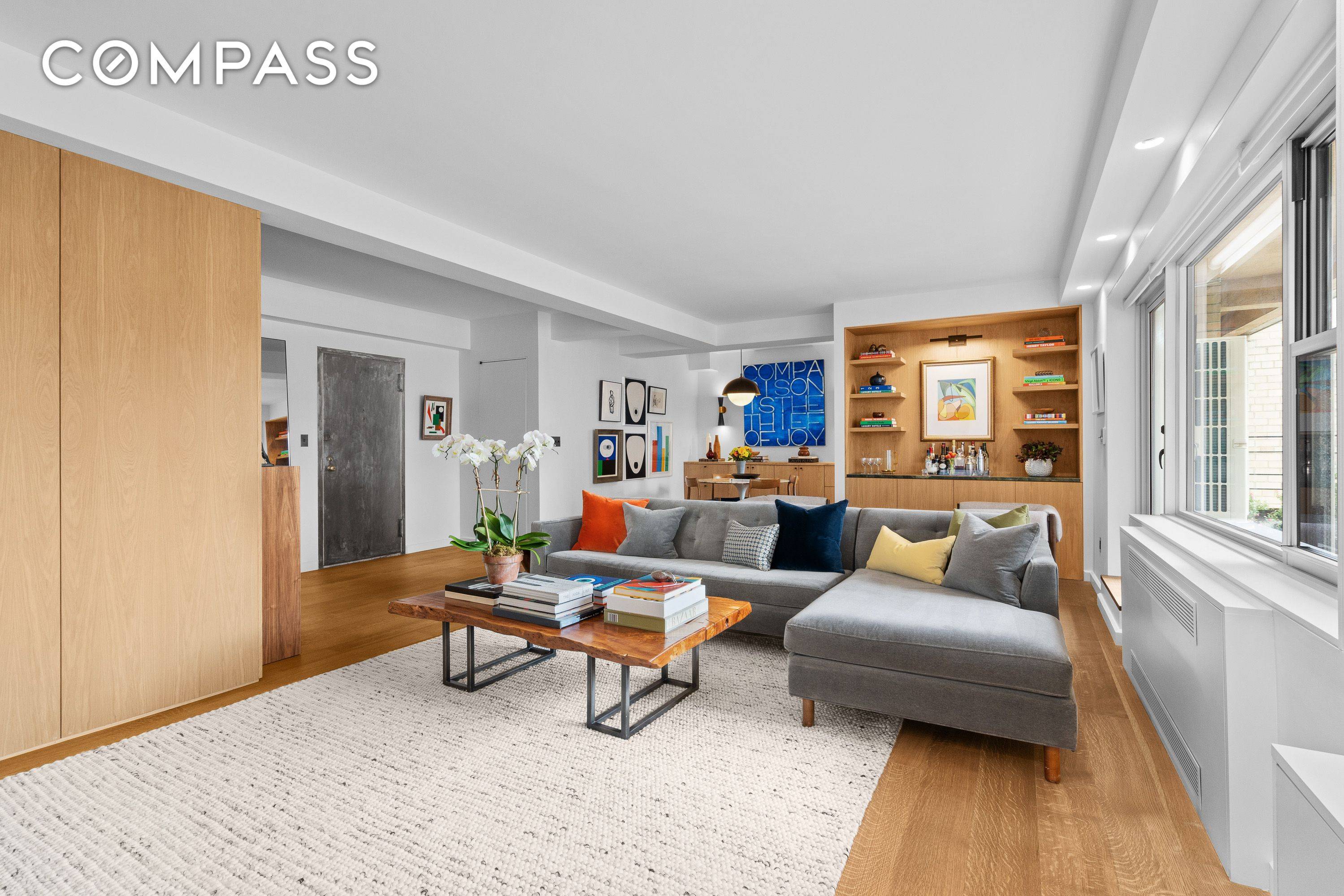 Sophisticated and beautiful, this fully renovated residence is located in one of Manhattan s most desirable neighborhoods Greenwich Village s Gold Coast.