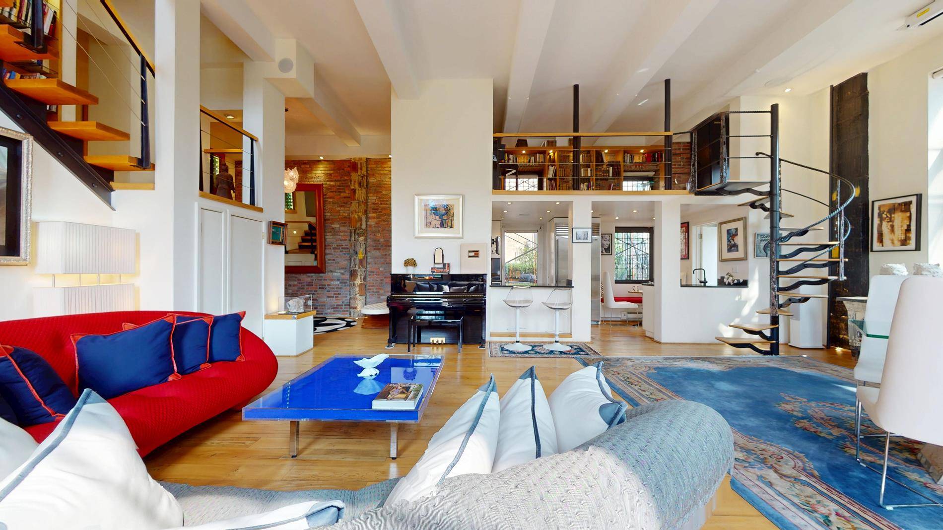 15ft ceiling height ! Total 3 units combined !
