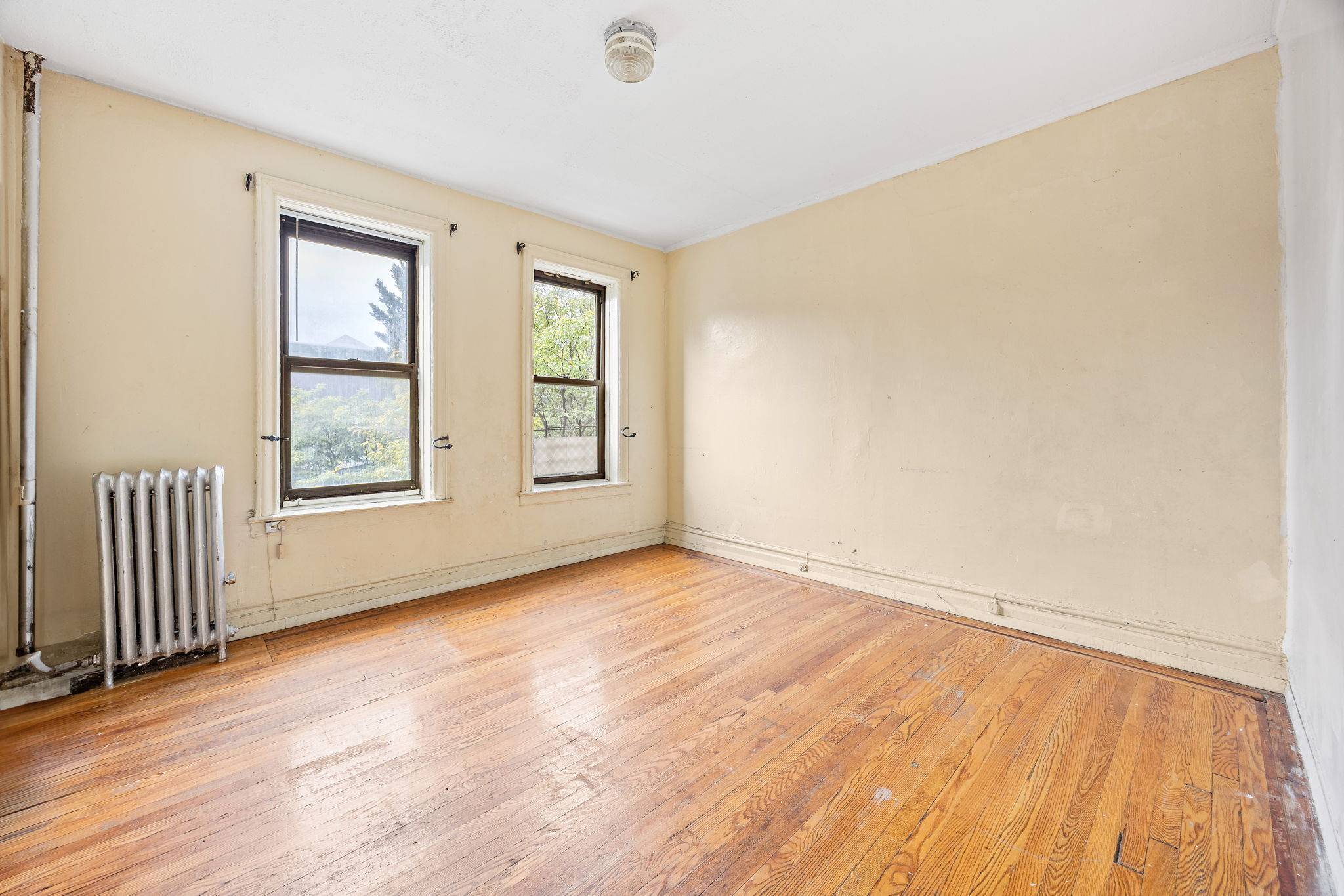 Opportunity knocks at 961 Washington Avenue.