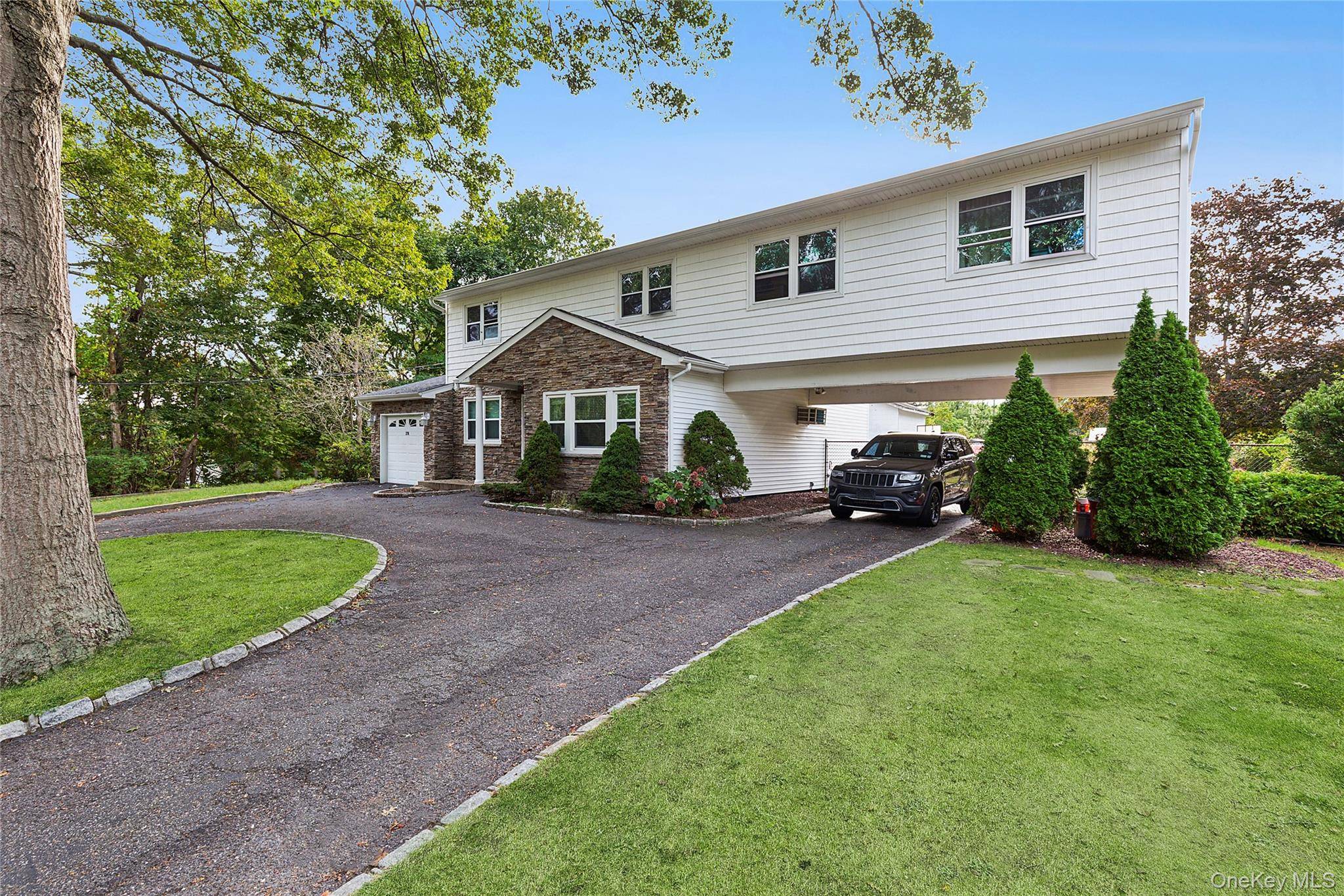This spacious 3, 000 sq. ft.