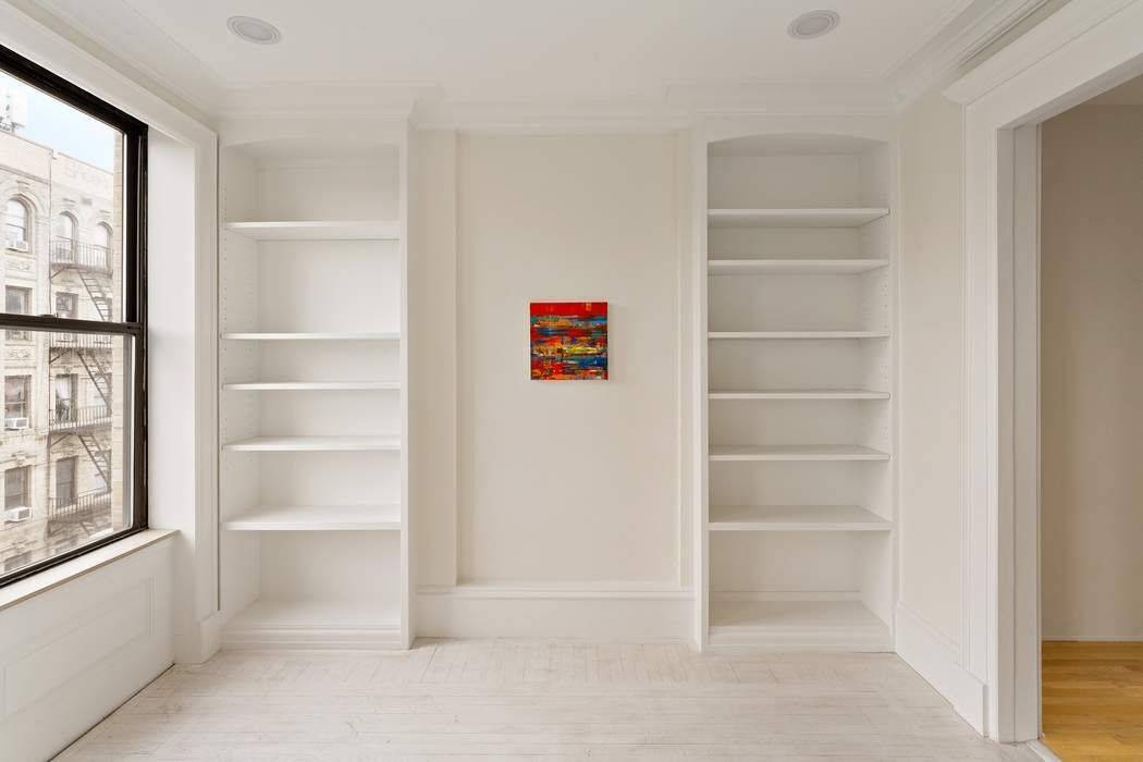 Located in the East Village near Tompkins Square Park, residence E5 E7 at 529 East 12th Street is a flexible two bedroom plus study, 1.