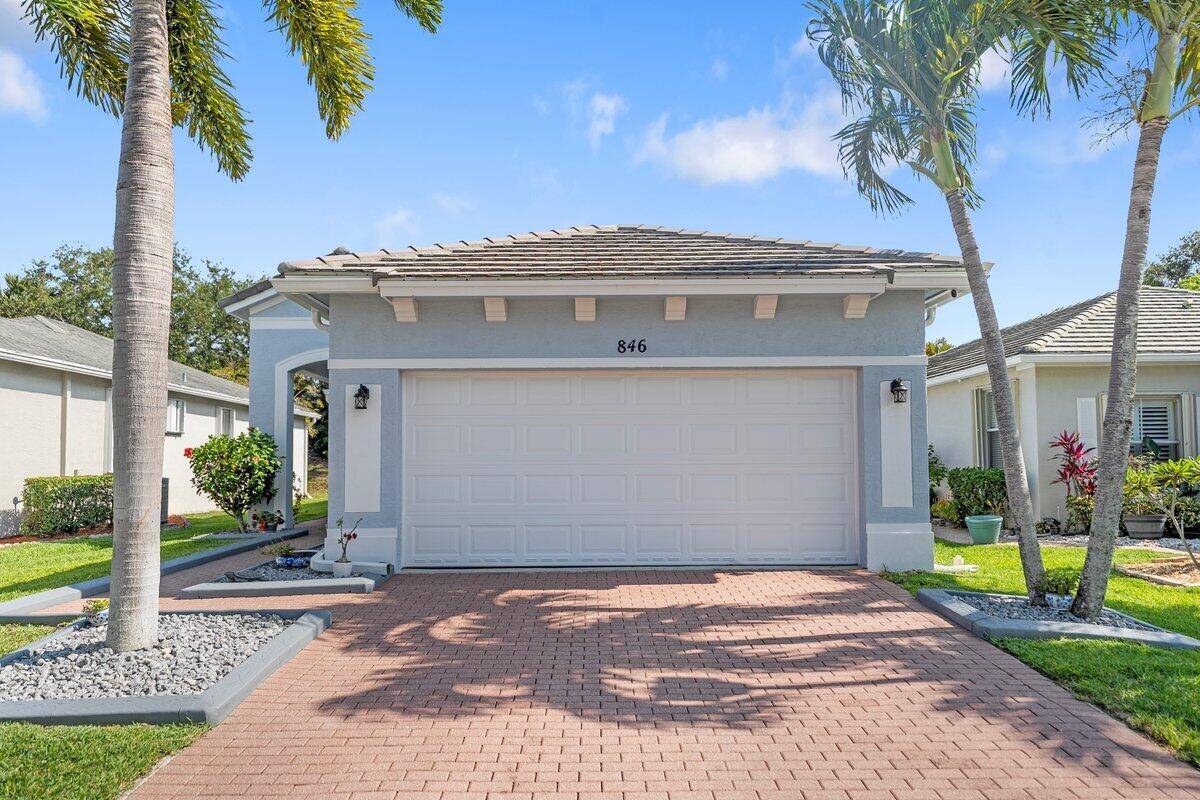 EASY LIVING IN THE GATED COMMUNITY OF LAKE FOREST WITH LOW HOA THAT INCLUDES FULL LAWN CARE, CABLE AND INTERNET.