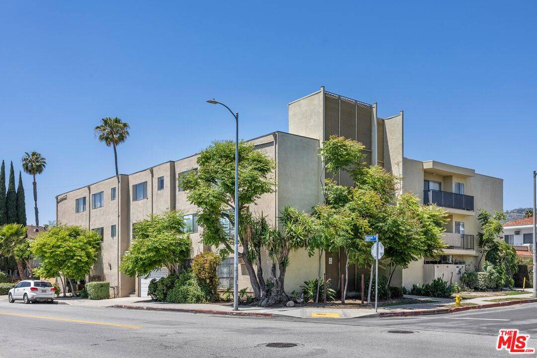 1301  N Mansfield Ave 23BR Hollywood Hills East La