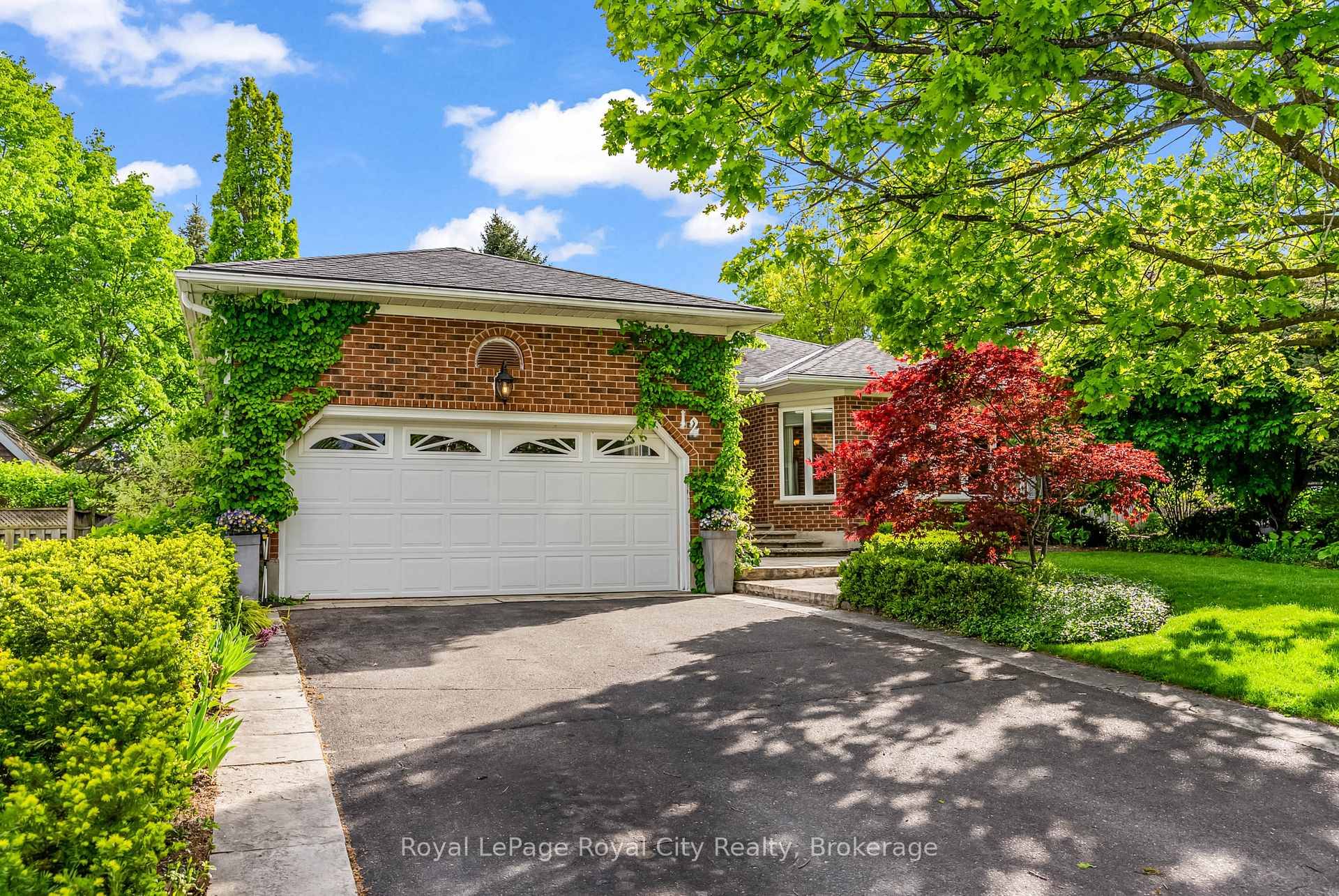 Welcome to a rare offering in the prestigious Kortright Hills community an executive bungalow boasting 2220 sq ft of meticulously designed living space.