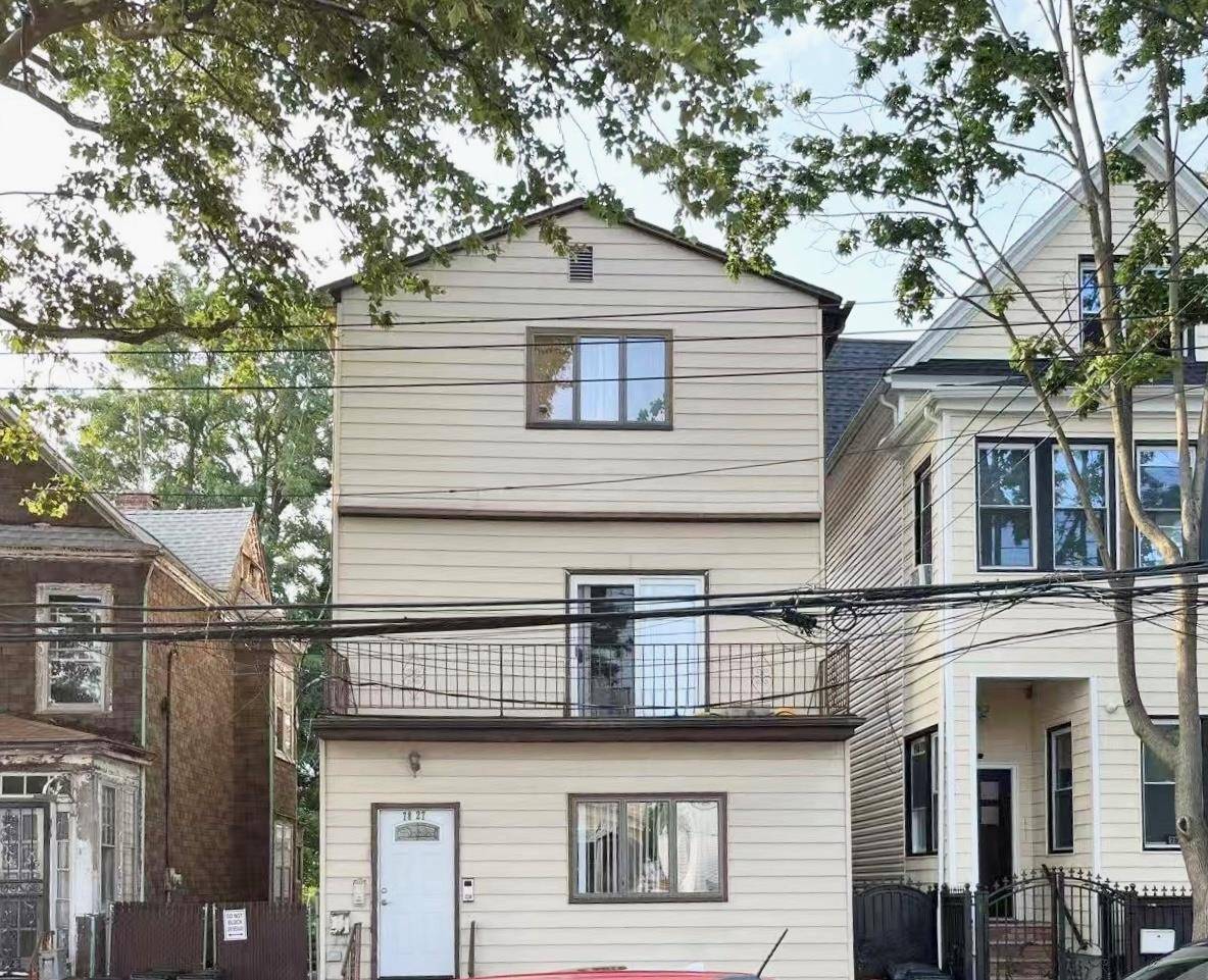 Welcome to this delightful 2 family home in Woodhaven.