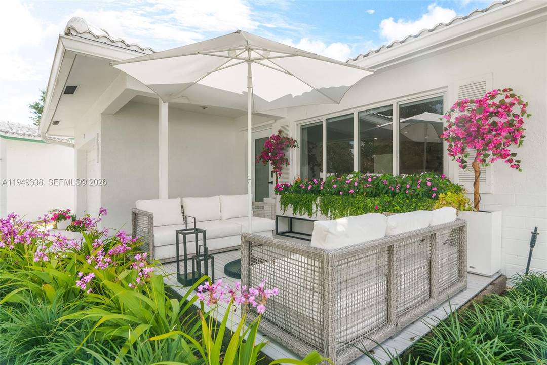 Nestled in a quiet 55 community in central Plantation, this expertly designed home sits on a charming cul de sac and features updated touches, including luxury laminate herringbone floors, canless ...