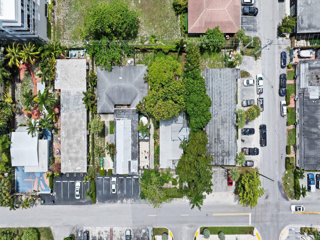 This 15 unit multifamily assemblage is located in Fort Lauderdale s thriving Flagler Village, just blocks from Las Olas Blvd and Downtown.