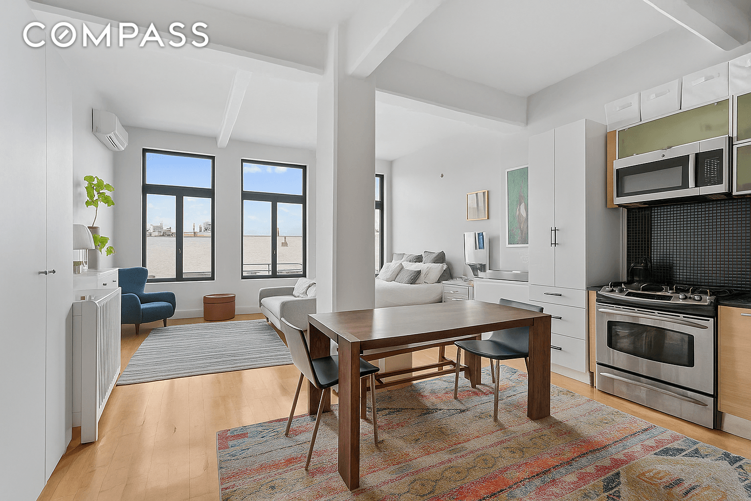 Loft living in the heart of Williamsburg !
