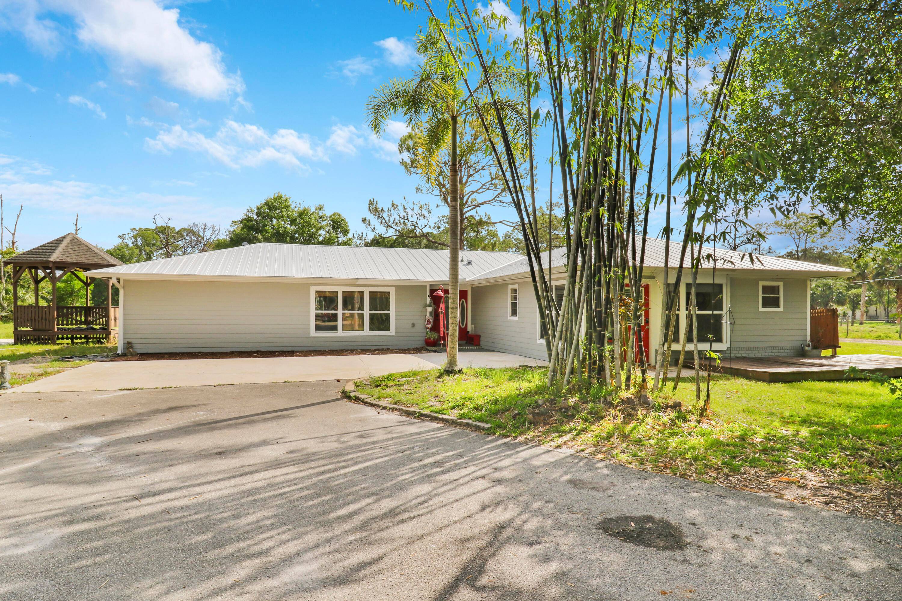 Coastal Farmstead Retreat Just 10 Miles from the Beach !