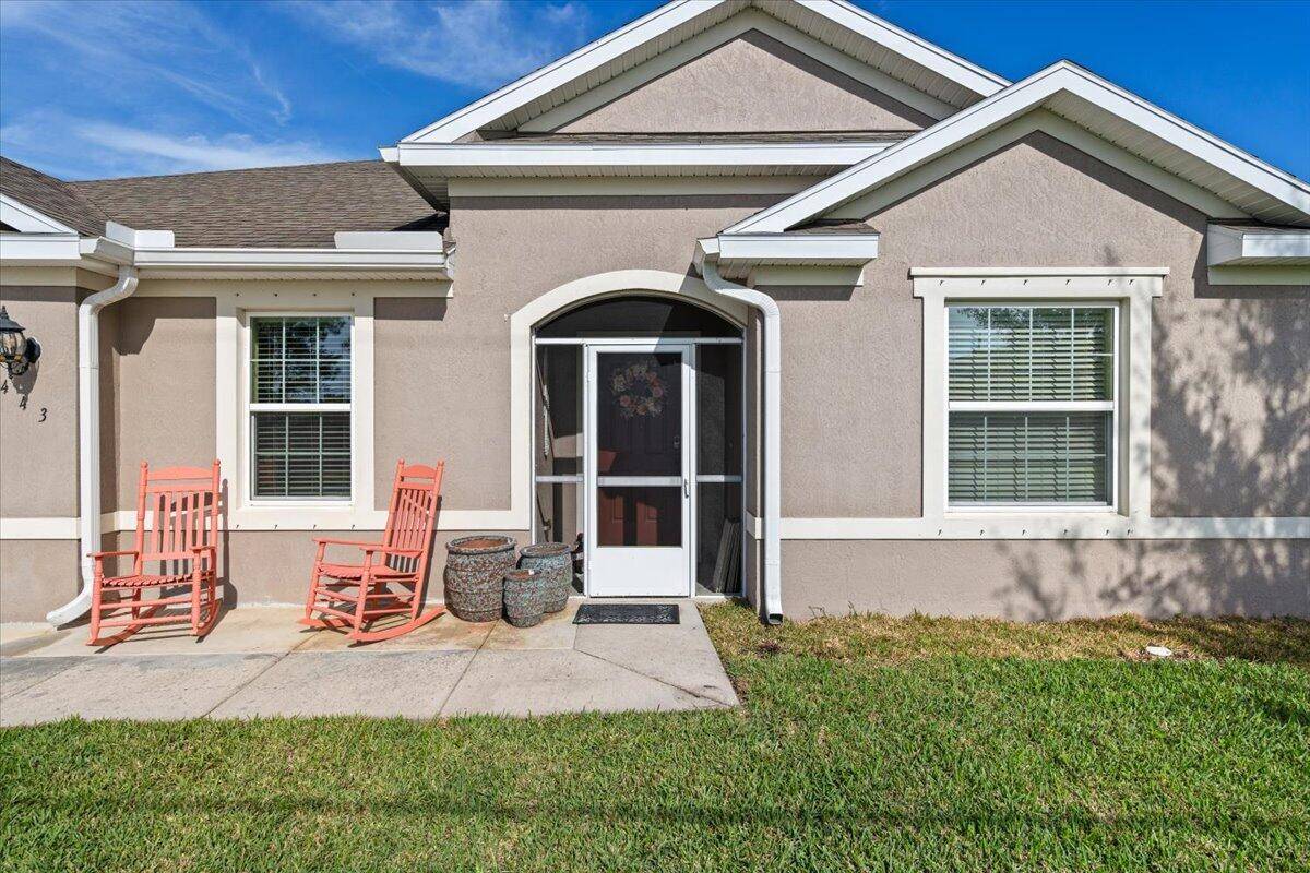 PRICE MODIFICATION ! Modern, elegant, 5 bed 3 bath home with a den is built w beauty and functionality.