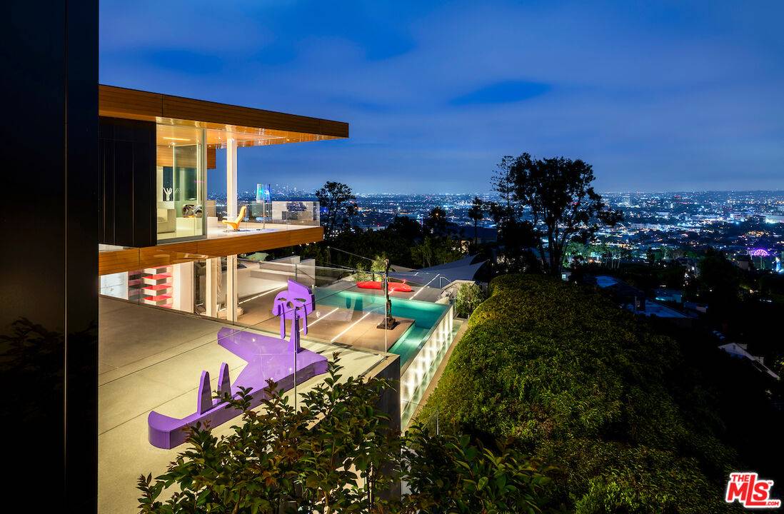 1430   Sunset Plaza Dr Sunset Strip LA