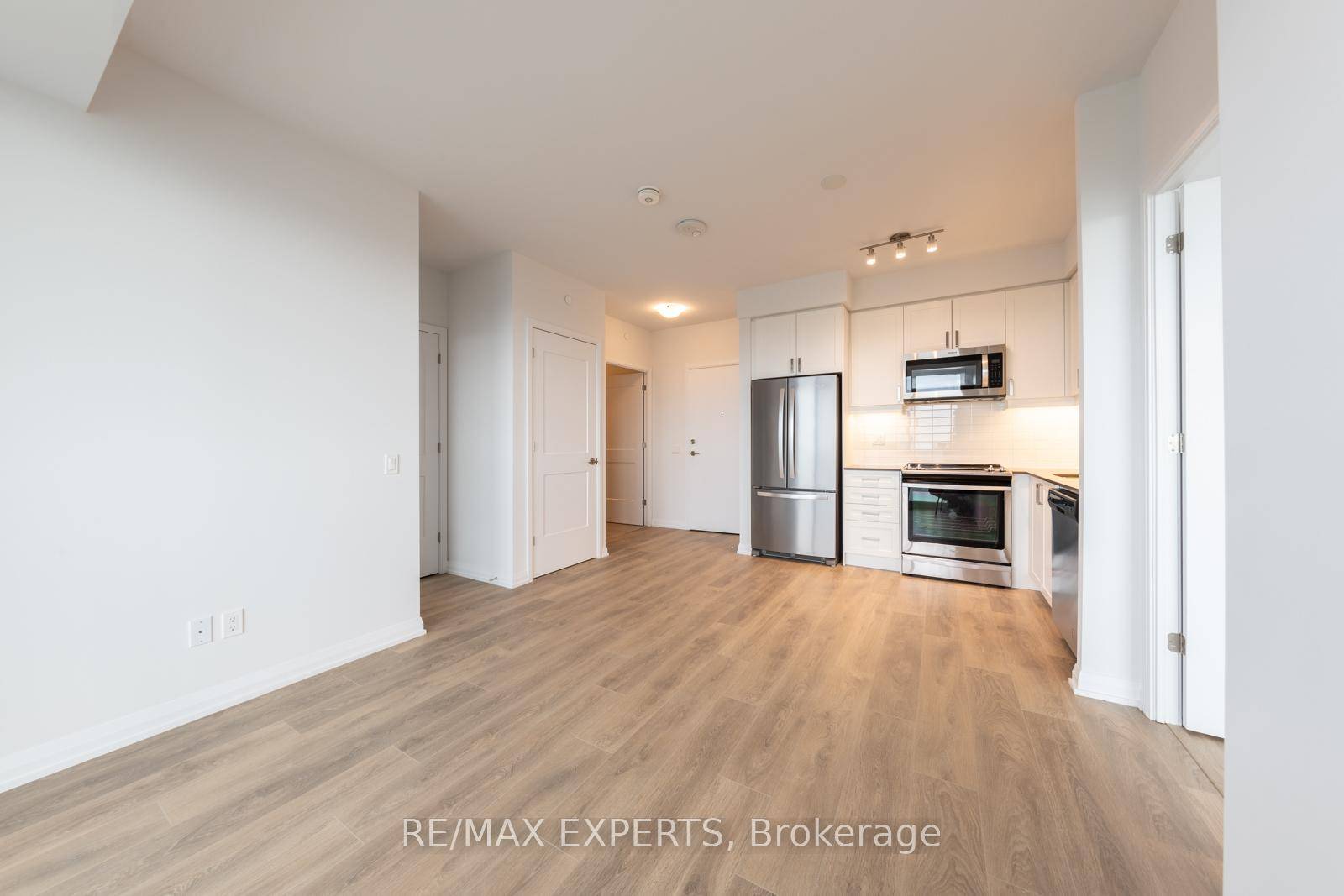 Welcome to this well designed North Facing 2 Bedroom, 2 Bathroom Condo with Unobstructed Views.