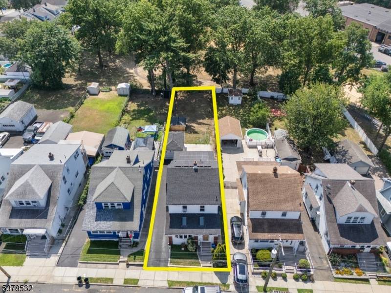 This charming Colonial style home in Clifton's Lakeview neighborhood offers three bedrooms, two full bathrooms, and approximately 1, 524 square feet of living space.