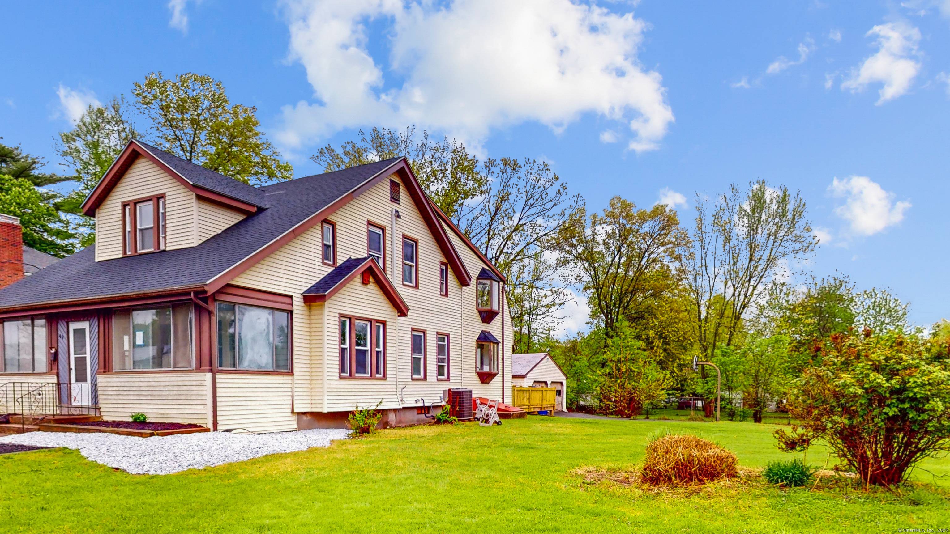 Welcome to Bloomfield if you looking for a recent renovated home in a good community.