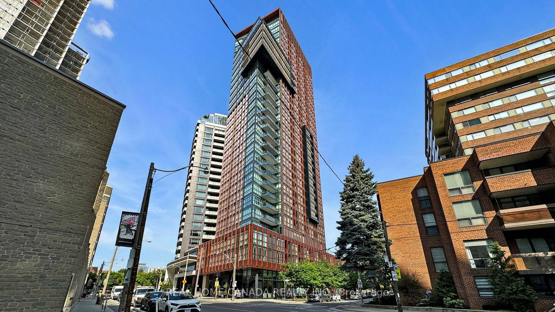 Luxurious 2 Beds amp ; 2 Baths South West Corner Suite, High Ceiling 825Sq.