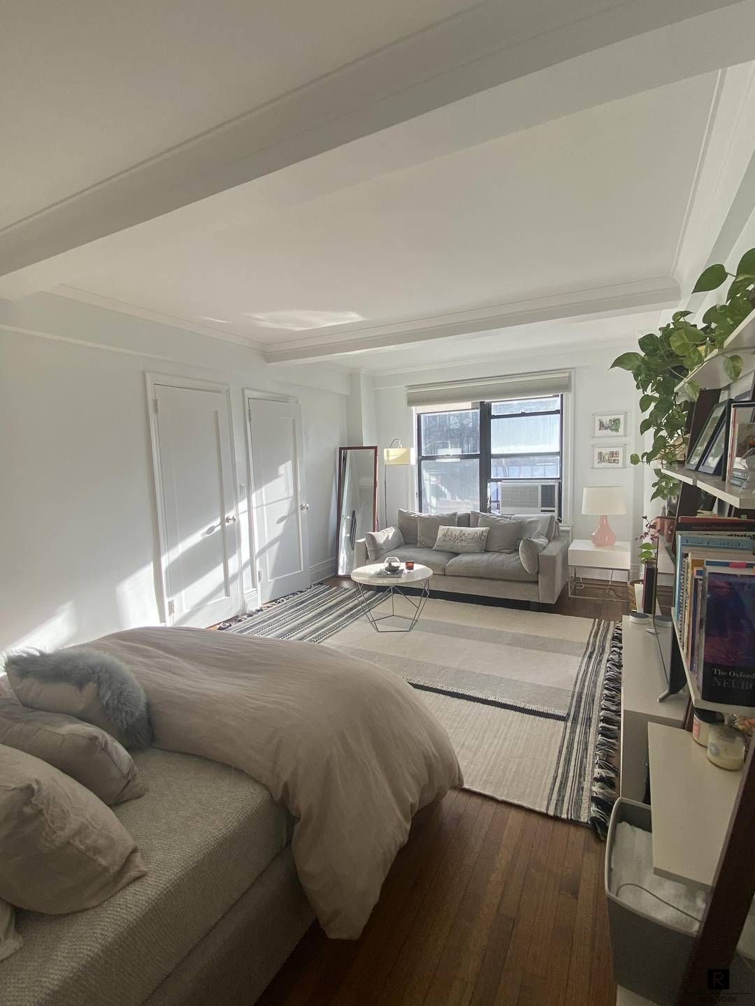 Renovated Condo with Flexible Layout amp ; Low Carrying CostsBright and charming flexible layout junior 1 one bedroom in a boutique condo building with low monthly carrying costs and excellent ...