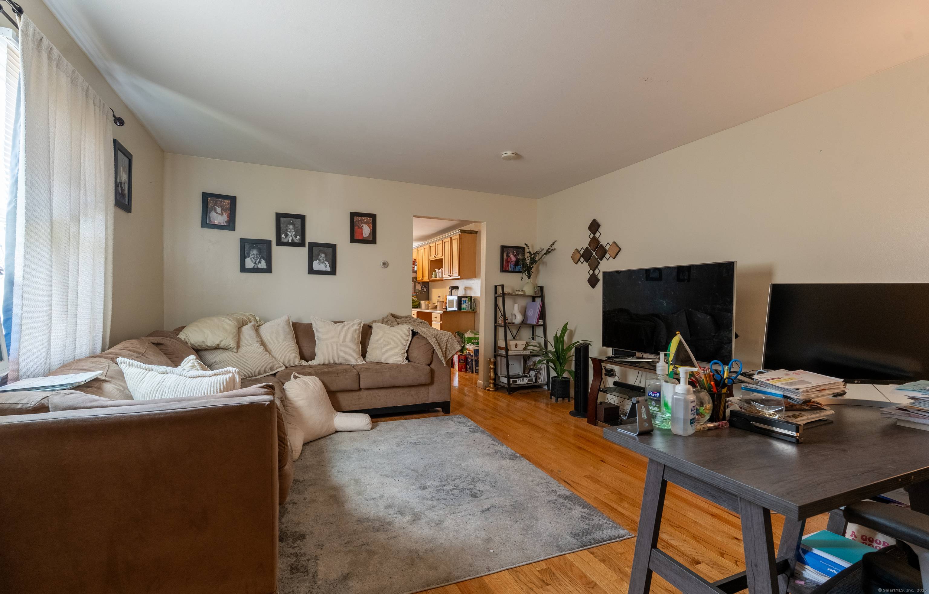 Beautifully Maintained 2 Family Home in Bridgeport's Desirable North End !