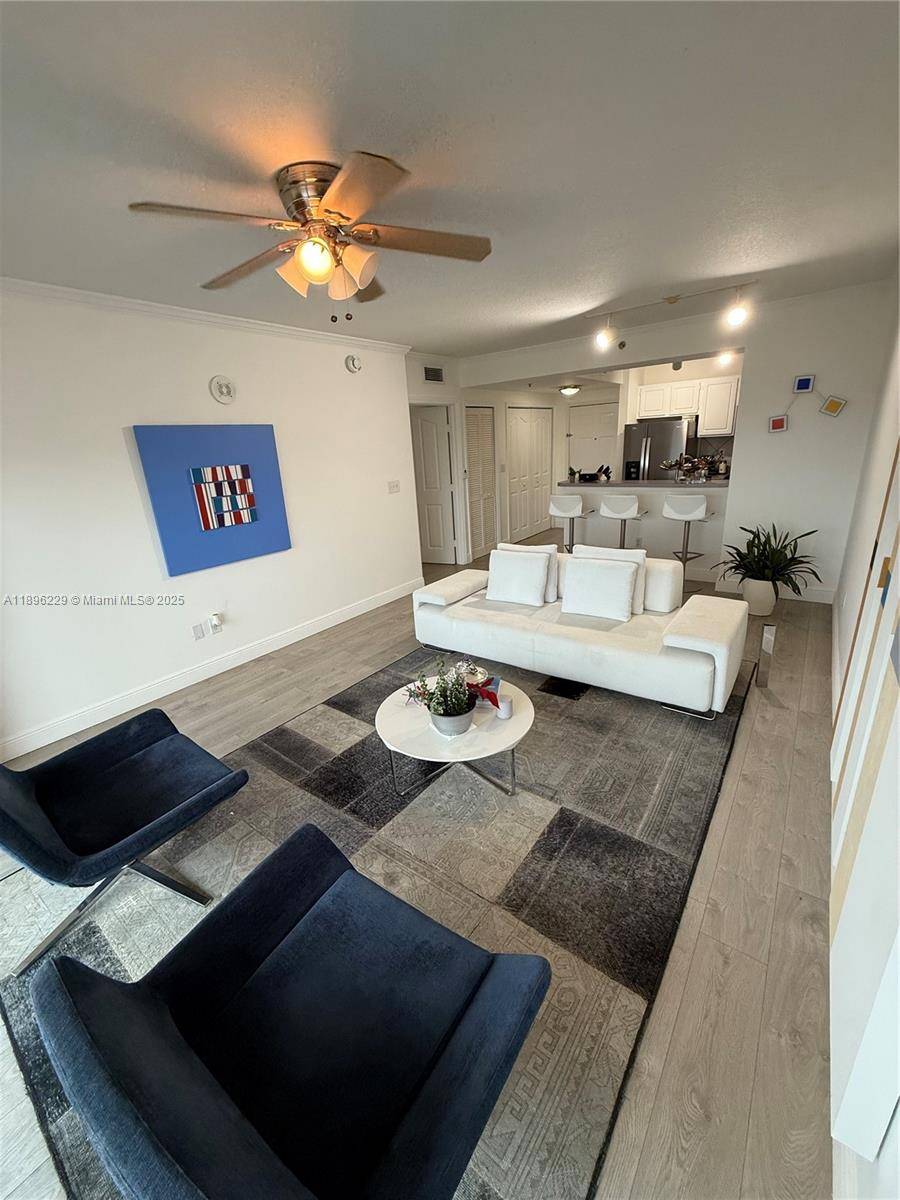 This stunning 1 1 bathroom offers breathtaking panoramic views of the city and is located just a short walk from Coral Gables and Miracle Mile.