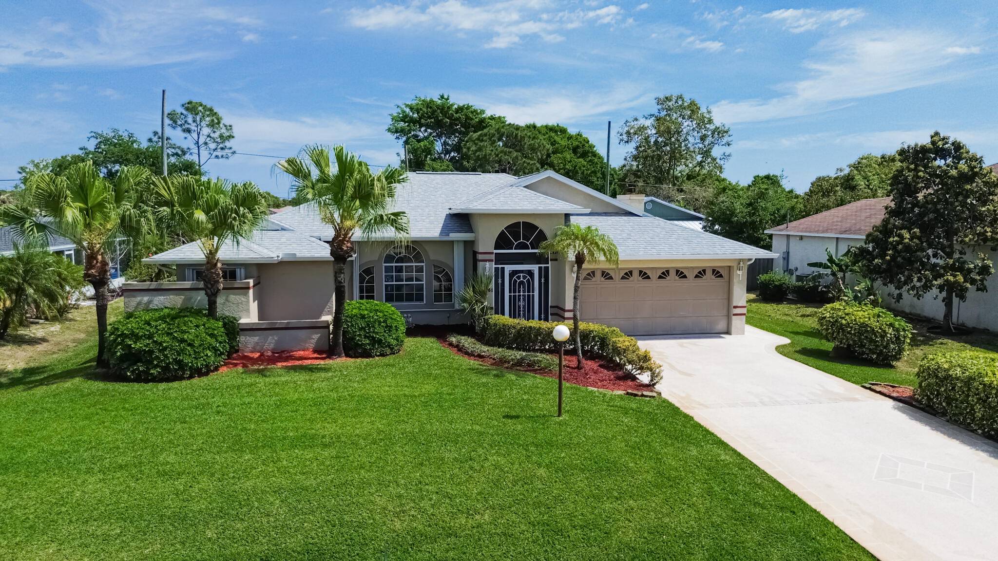 Charming 3 2 2 pool home in a prime location !