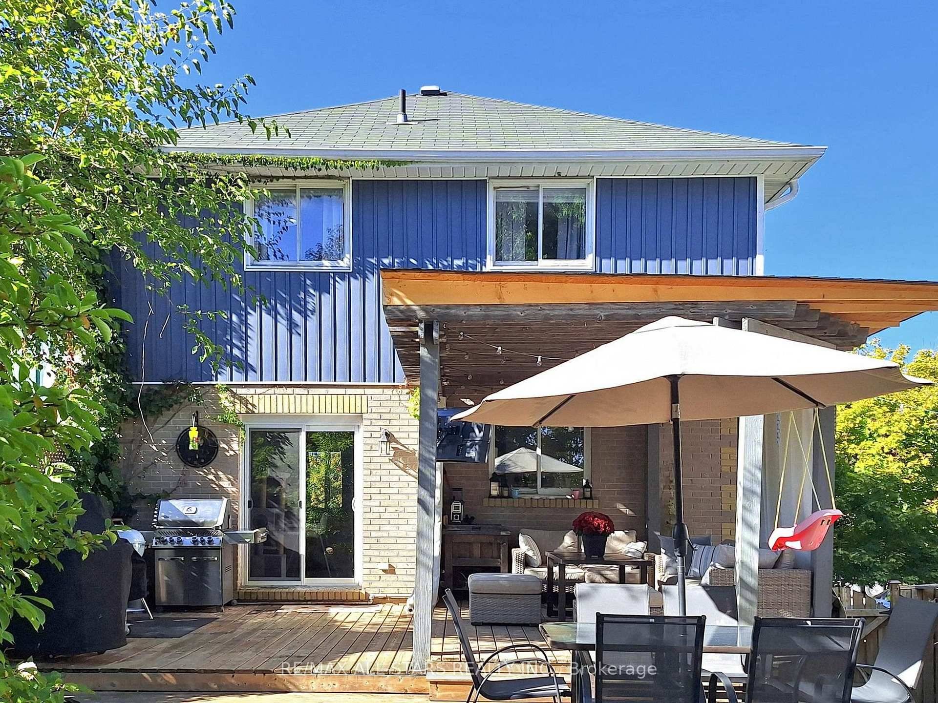 Superb semi on gorgeous deep lot in demand location close to everything !