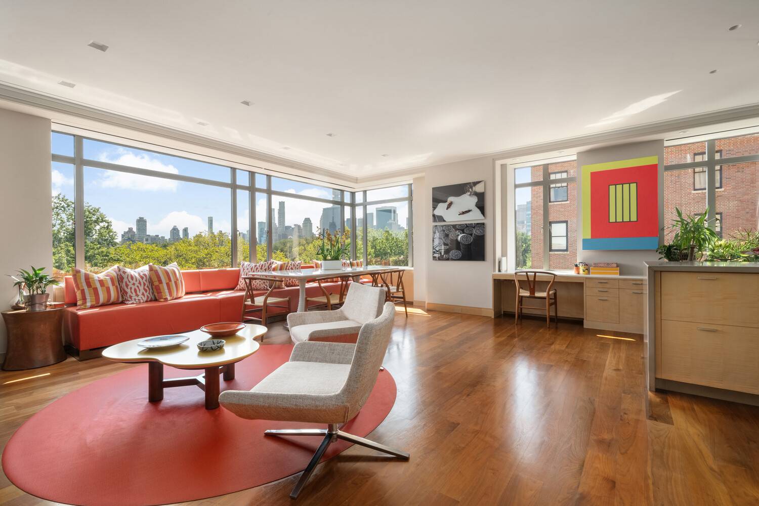 Please reach out to the listing agent, Lauren Muss at Douglas Elliman, to schedule a tour.