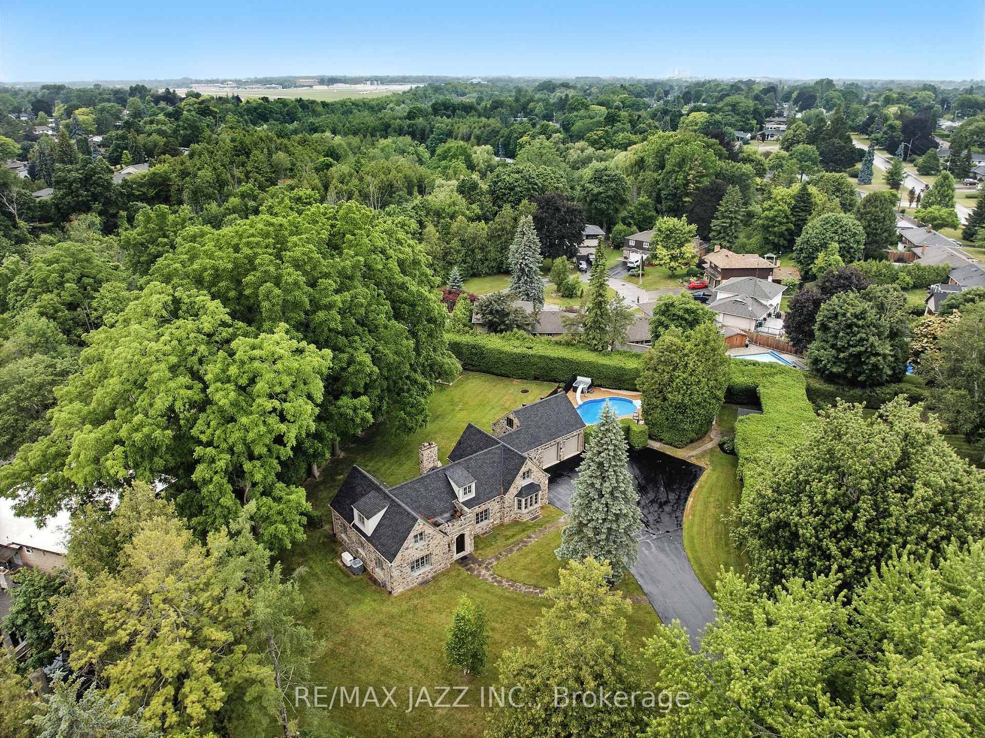 This incredible, once in a lifetime, vintage Oshawa property simply astounds !