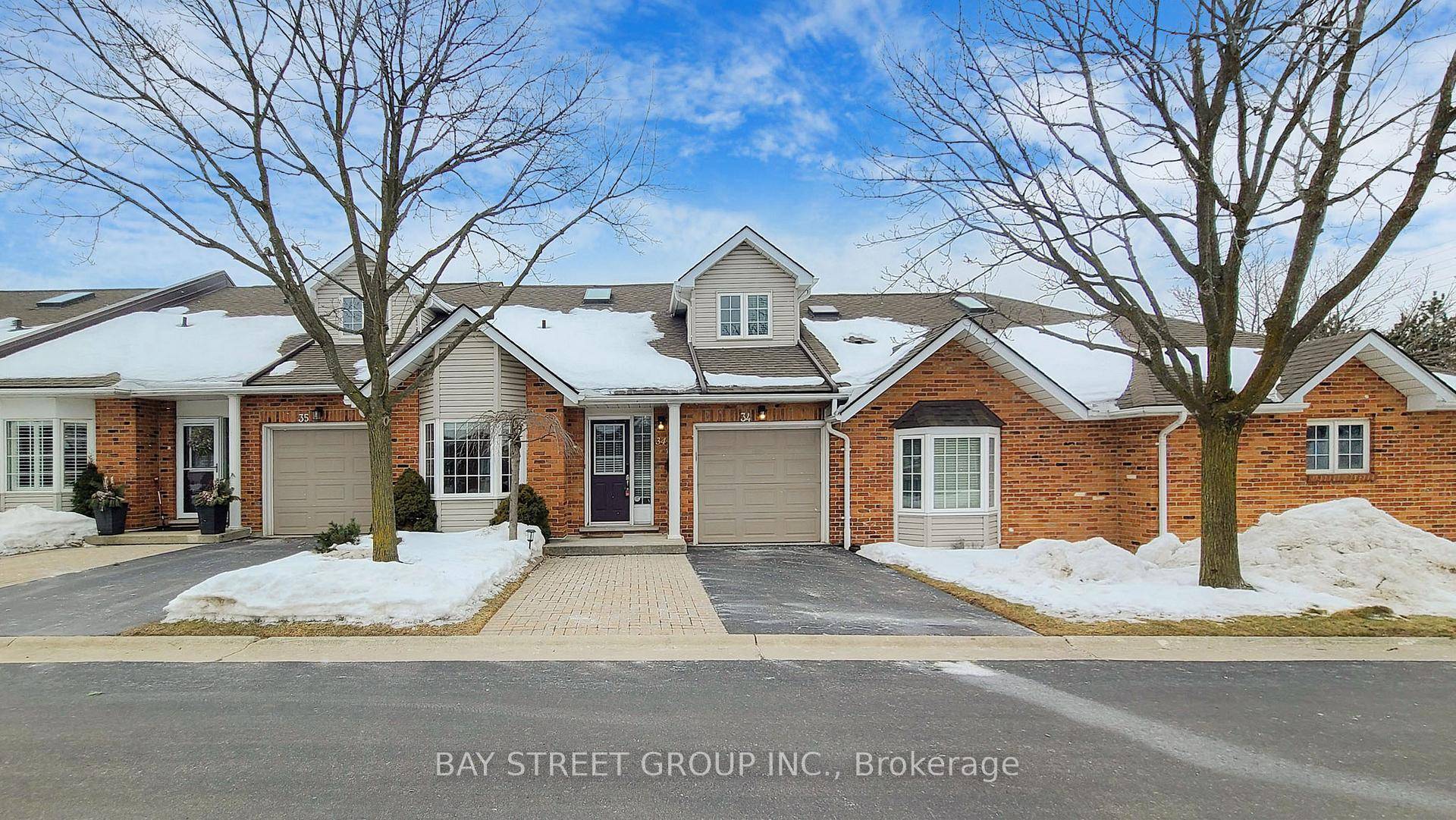 Welcome to 810 Golf Links Rd, Unit 34 A Spacious Townhome in Prime Ancaster Location !