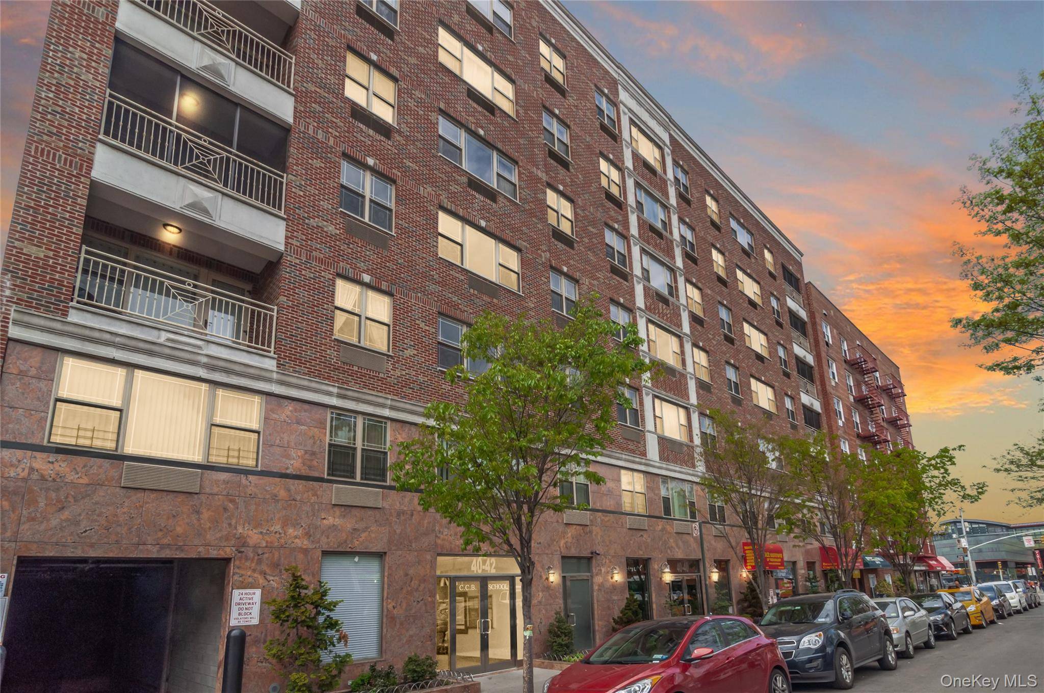 Welcome to Residence 7C at the Plaza 75 condominiums an expansive 2 bedroom, 2 bath home.