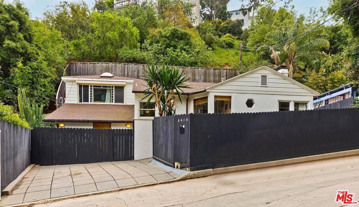 8410   Kirkwood Dr 3BR Hollywood Hills East La