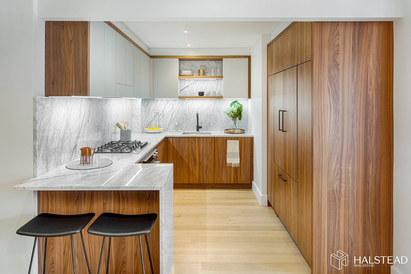 Uniquely situated where the vibrant community of Gowanus and the classic beauty of Park Slope converge, Bentyn marries clean contemporary aesthetics with thoughtful, curated finishes.