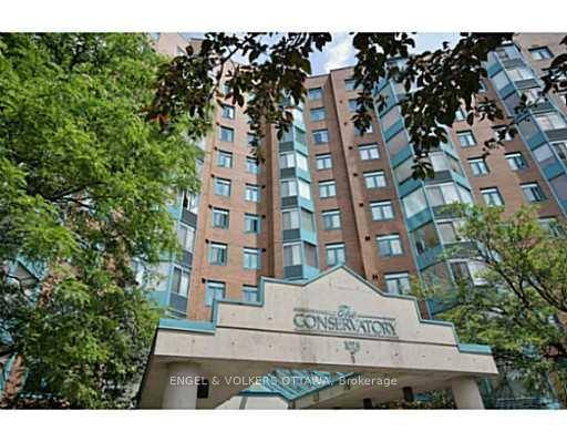 Welcome to the sought after Debussy mode loffering 2 bedrooms, 2 bathrooms, a solarium, and a thoughtful layout designed for comfort and functionality.